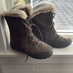 Columbia Snowboots size 9